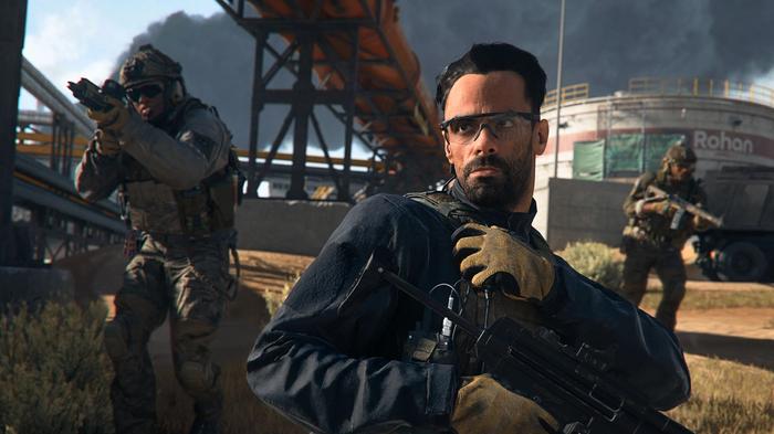 Modern Warfare 2 Alejandro standing near players